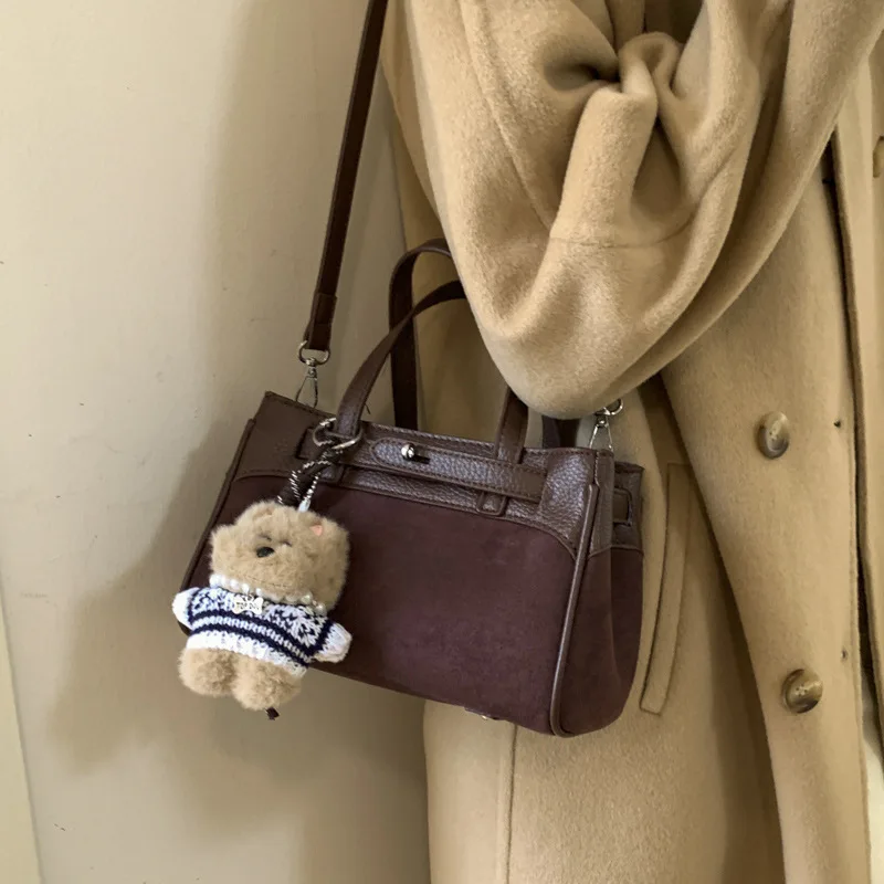 2025 A/W Vintage Shoulder Bag for Women, Genuine Leather Multi-way Crossbody Purse, Large Capacity Tote for Work & Dating
2025 A/W Vintage Shoulder Bag for Women, Genuine Leather Multi-way Crossbody Purse, Large Capacity Tote for Work & Dating