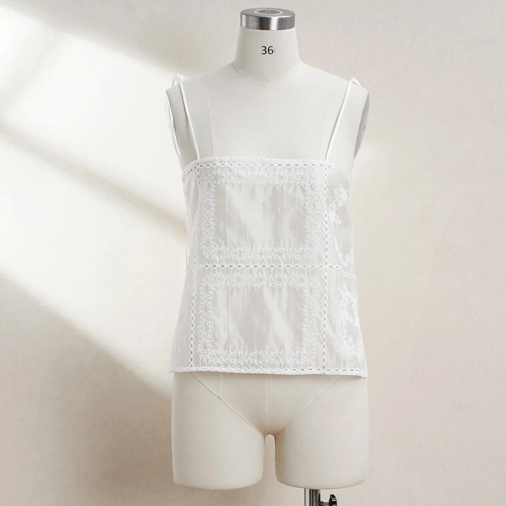 Lyocell Embroidery Women's Camisole Vest Y2k Slightly Transparent Chest Temperament Commuter Peplum Tops 2024 Early Autumn New
Lyocell Embroidery Women's Camisole Vest Y2k Slightly Transparent Chest Temperament Commuter Peplum Tops 2024 Early Autumn New