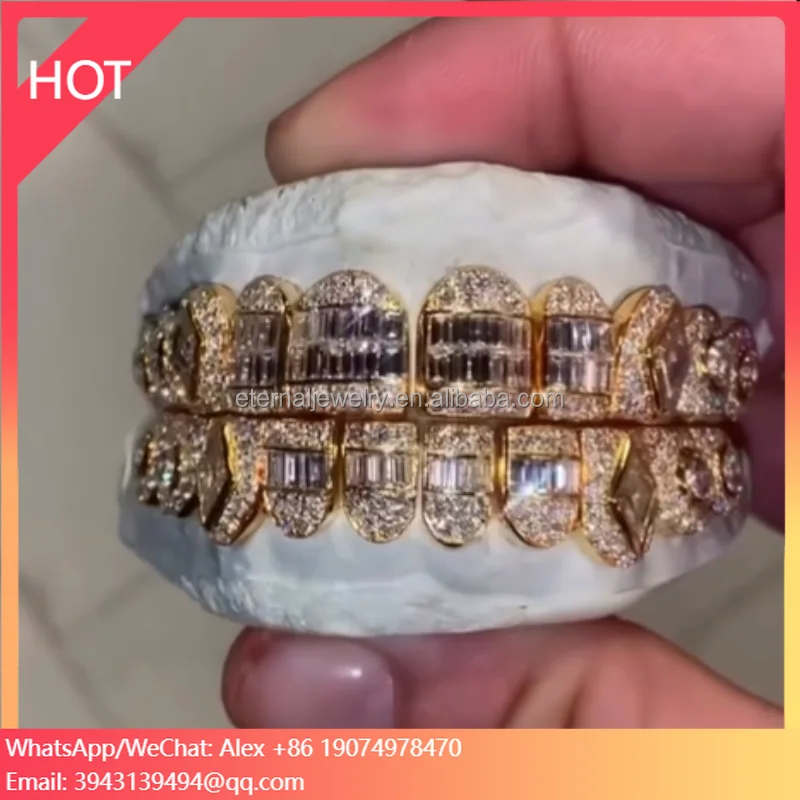 Индивидуальные ювелирные изделия Hop Jewelry: Золотые (10K, 14K, 18K) и серебряные (925 пробы) грилзы для зубов с бриллиантами VVS, муассанитом (круглая и багетная огранка) и эффектом «Iced Out» для мужчин
Индивидуальные ювелирные изделия Hop Jewelry: Золотые (10K, 14K, 18K) и серебряные (925 пробы) грилзы для зубов с бриллиантами VVS, муассанитом (круглая и багетная огранка) и эффектом «Iced Out» для мужчин