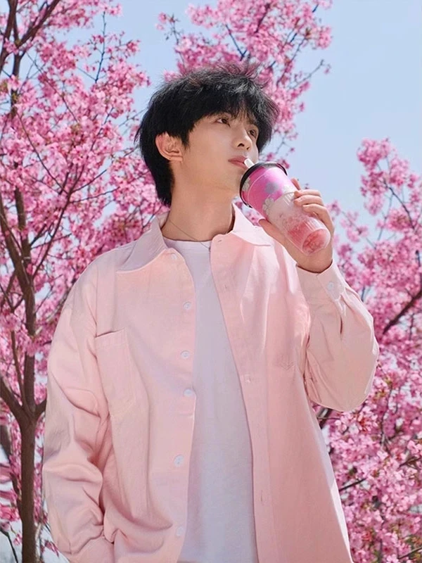 Розовая рубашка в американском стиле, мужская летняя свободная дышащая рубашка с длинными рукавами, повседневная рубашка на пуговицах, топ для пар
Розовая рубашка в американском стиле, мужская летняя свободная дышащая рубашка с длинными рукавами, повседневная рубашка на пуговицах, топ для пар