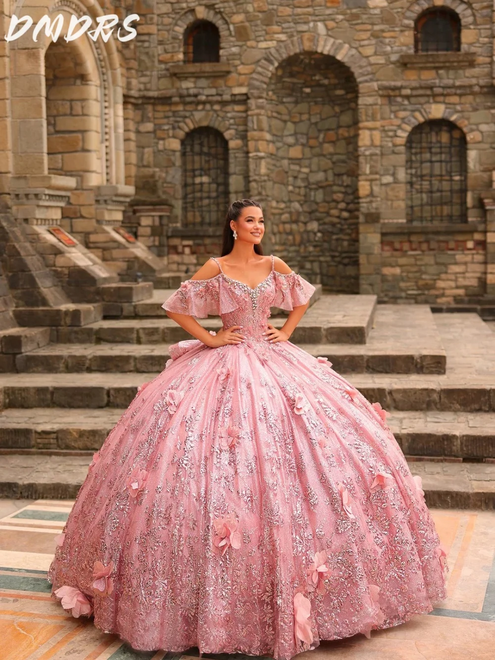 Sexy Spaghetti Strap Applique Quinceanera Dress 2025 Charming Lace Party Dress Shiny 3D Flower Party Gown 16 Customized
Sexy Spaghetti Strap Applique Quinceanera Dress 2025 Charming Lace Party Dress Shiny 3D Flower Party Gown 16 Customized