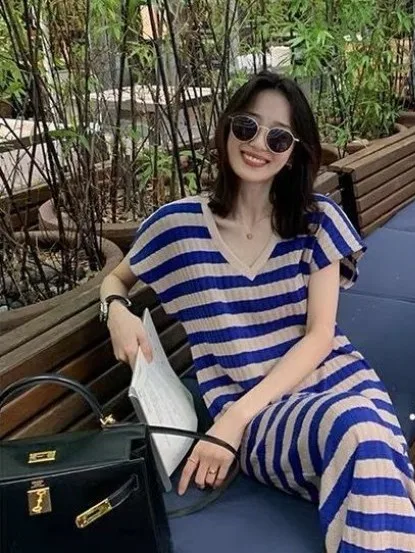 Early Spring High-Cold Ladylike Striped Dress Mid-Length Straight Cut Advanced Feeling Korean Style Women's Fashion Dress
Early Spring High-Cold Ladylike Striped Dress Mid-Length Straight Cut Advanced Feeling Korean Style Women's Fashion Dress