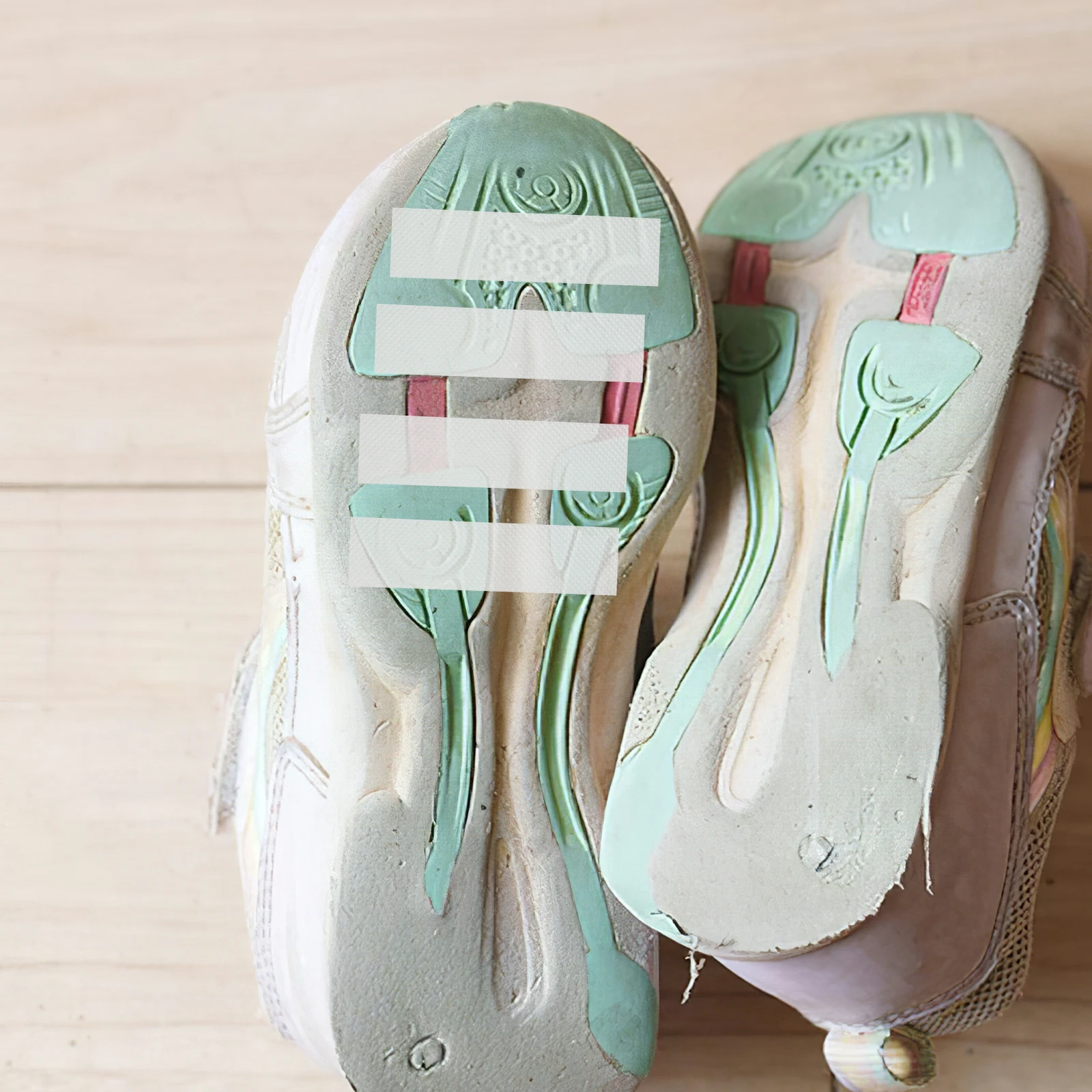 Non-slip Shoe Pads Adhesive Sole Protectors Self Heel Stickers Grip Floor Rain Protection Rubber Sole Accessories
Non-slip Shoe Pads Adhesive Sole Protectors Self Heel Stickers Grip Floor Rain Protection Rubber Sole Accessories