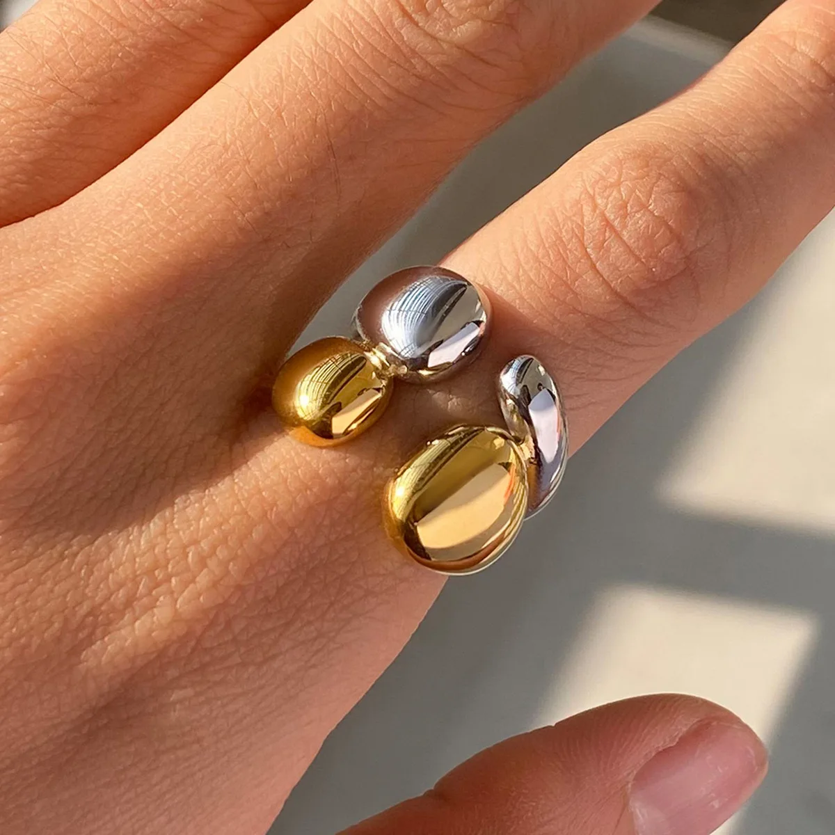 YHTOT Fashion Stainless Steel Round Water Drop Ring Two tone Geometric Stackable Ring Women's Accessories Party Gift
YHTOT Fashion Stainless Steel Round Water Drop Ring Two tone Geometric Stackable Ring Women's Accessories Party Gift