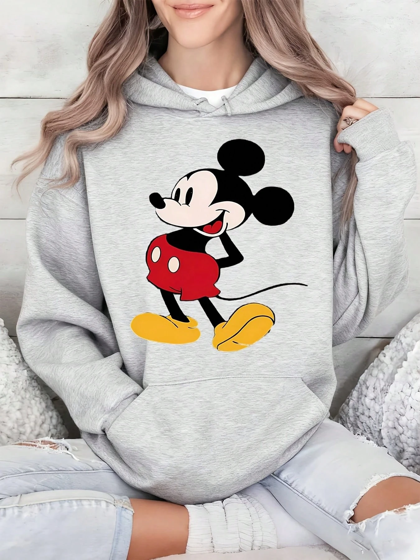 Толстовка из 100% хлопка с принтом в стиле «Классический ретро» с Микки Маусом, коллекция «Осень/Зима 2026» от Disney — повседневная теплая модель для мужчин и женщин
Толстовка из 100% хлопка с принтом в стиле «Классический ретро» с Микки Маусом, коллекция «Осень/Зима 2026» от Disney — повседневная теплая модель для мужчин и женщин