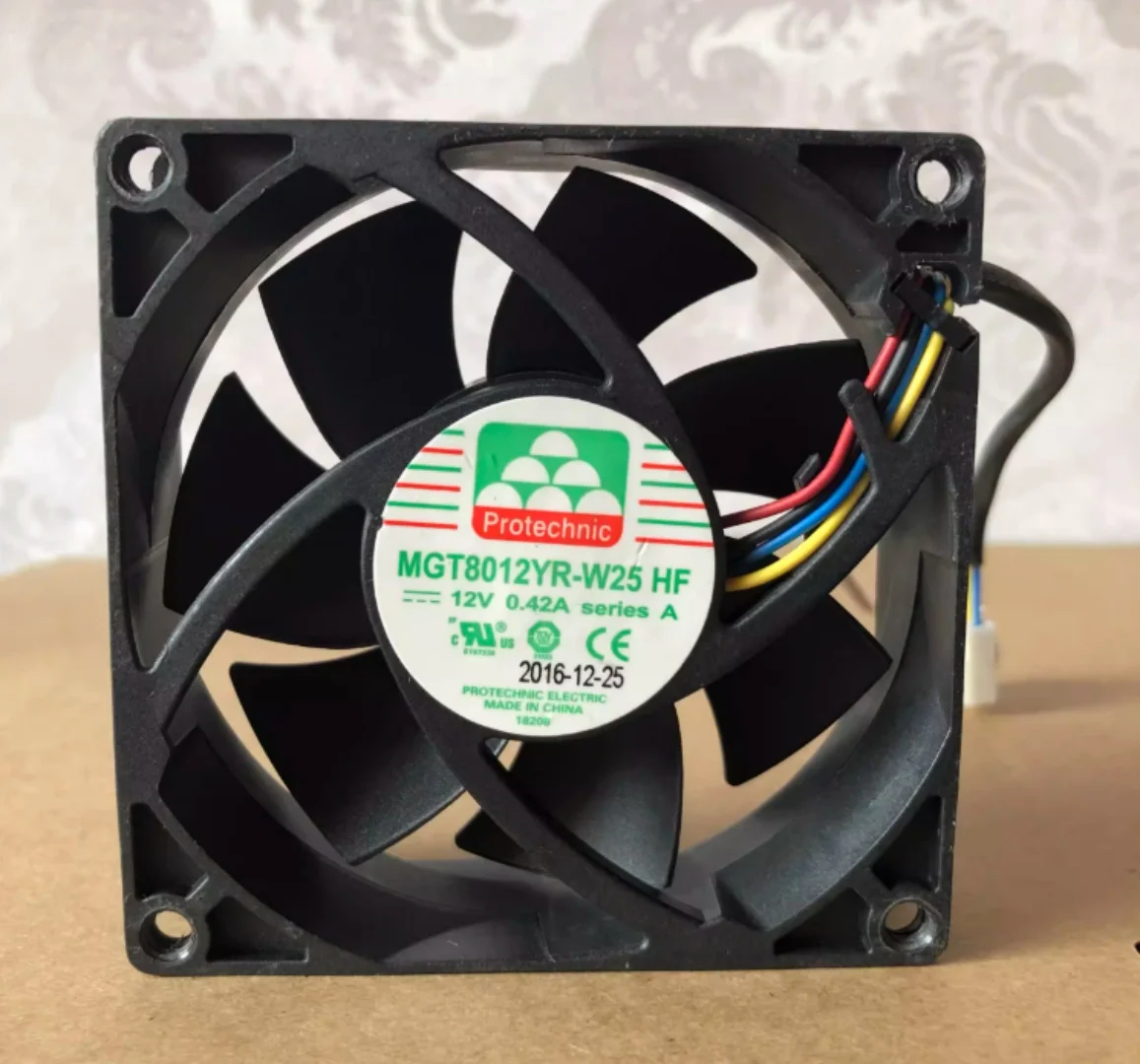 MGT8012YR - W25 HF 12V 0.42A 8CM 8025 4 - wire PWM speed - regulating radiating fan
MGT8012YR - W25 HF 12V 0.42A 8CM 8025 4 - wire PWM speed - regulating radiating fan