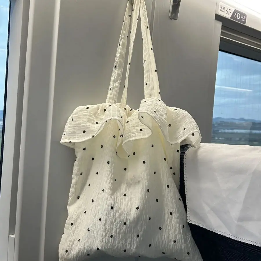 Leaf Spring Polka Dot Large Capacity Single Shoulder Handbag Vacation Popular Versatile Women
Leaf Spring Polka Dot Large Capacity Single Shoulder Handbag Vacation Popular Versatile Women