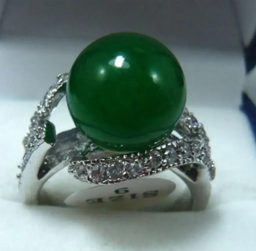 Noblest 10mm green jade ring(#6,7,8,9 )
Noblest 10mm green jade ring(#6,7,8,9 )