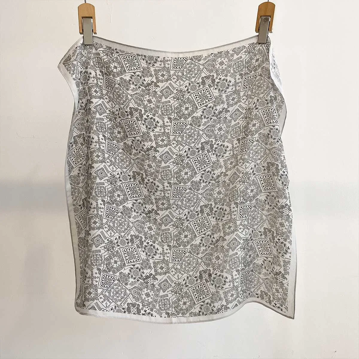 Bandana Handkerchief Square Silk Scarf Hijab Luxury Headband Shawl Foulards Femme Female Hair Bands Accesories Wraps
Bandana Handkerchief Square Silk Scarf Hijab Luxury Headband Shawl Foulards Femme Female Hair Bands Accesories Wraps