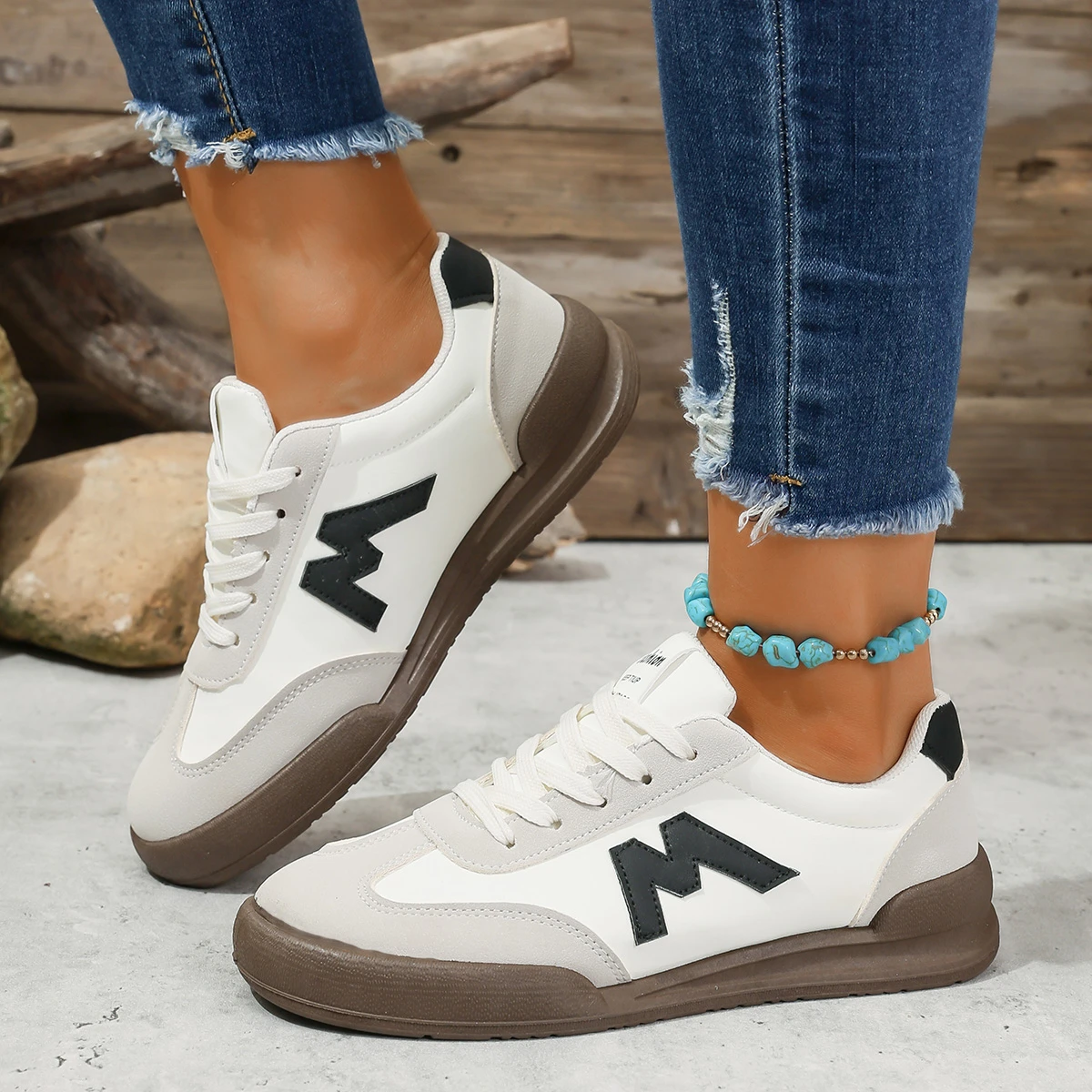 Женские дизайнерские кроссовки с круглой головкой и глубоким вырезом, легкие дышащие повседневные кроссовки на шнуровке с крестом для женщин 
Женские дизайнерские кроссовки с круглой головкой и глубоким вырезом, легкие дышащие повседневные кроссовки на шнуровке с крестом для женщин