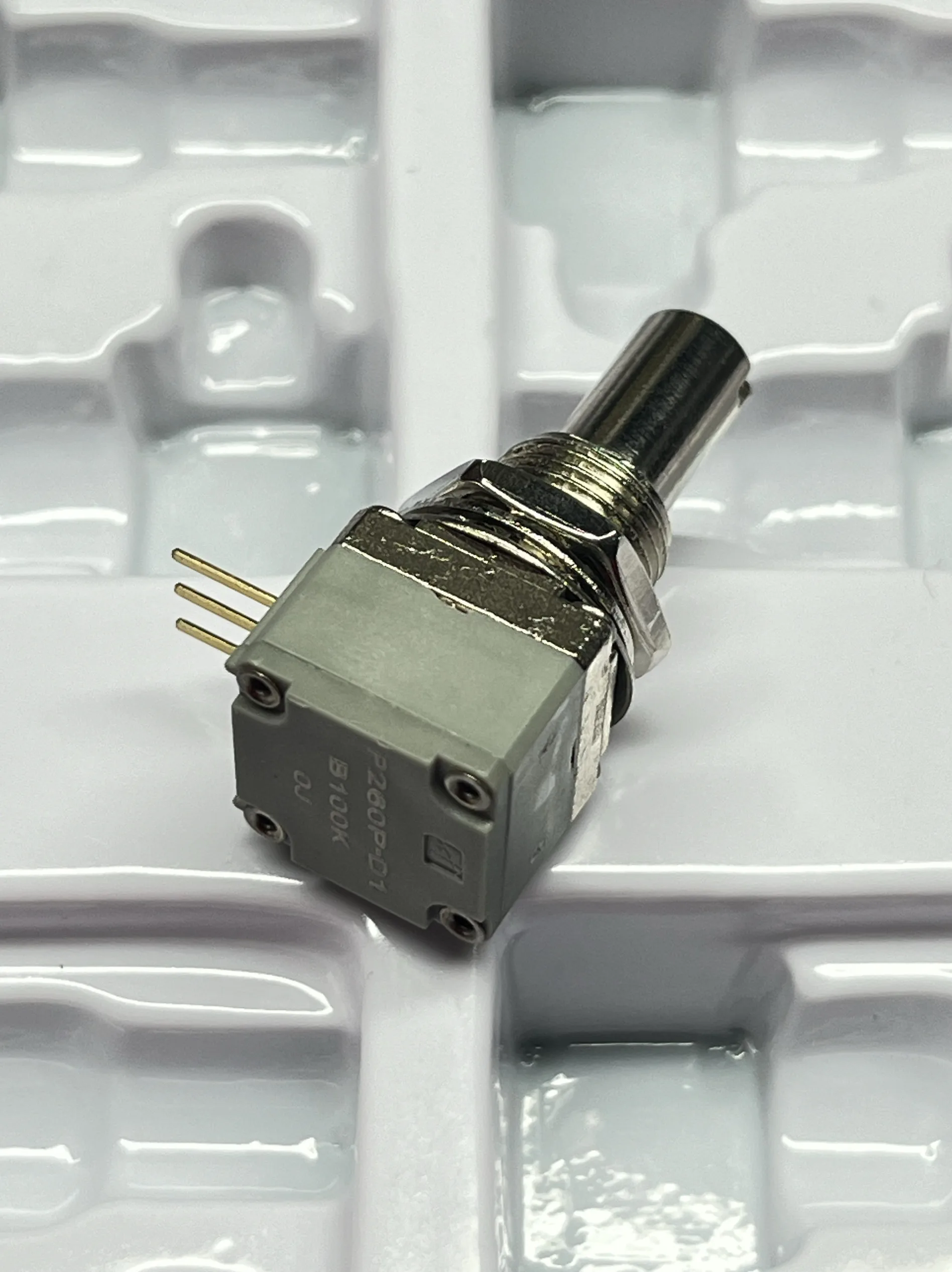 for American TT/BI P260P-D1 B100K Conductive Plastic Potentiometer
for American TT/BI P260P-D1 B100K Conductive Plastic Potentiometer