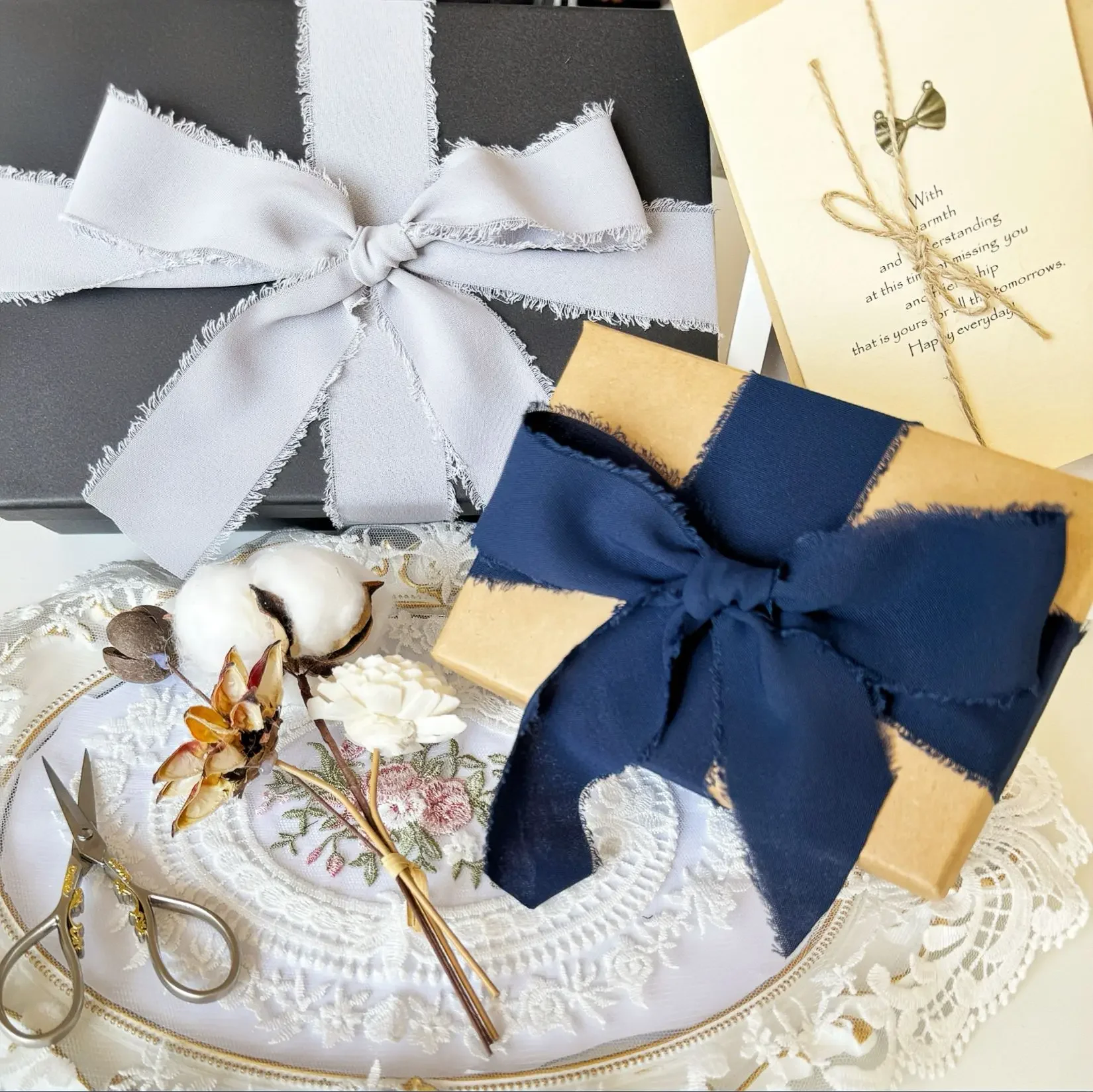 5m/Roll Frayed Silk Ribbon Edged Wrinkle Cotton Handmade Ripped Wedding Party Flower Bouquet Gift Packing Decorations DIY Craft
5m/Roll Frayed Silk Ribbon Edged Wrinkle Cotton Handmade Ripped Wedding Party Flower Bouquet Gift Packing Decorations DIY Craft