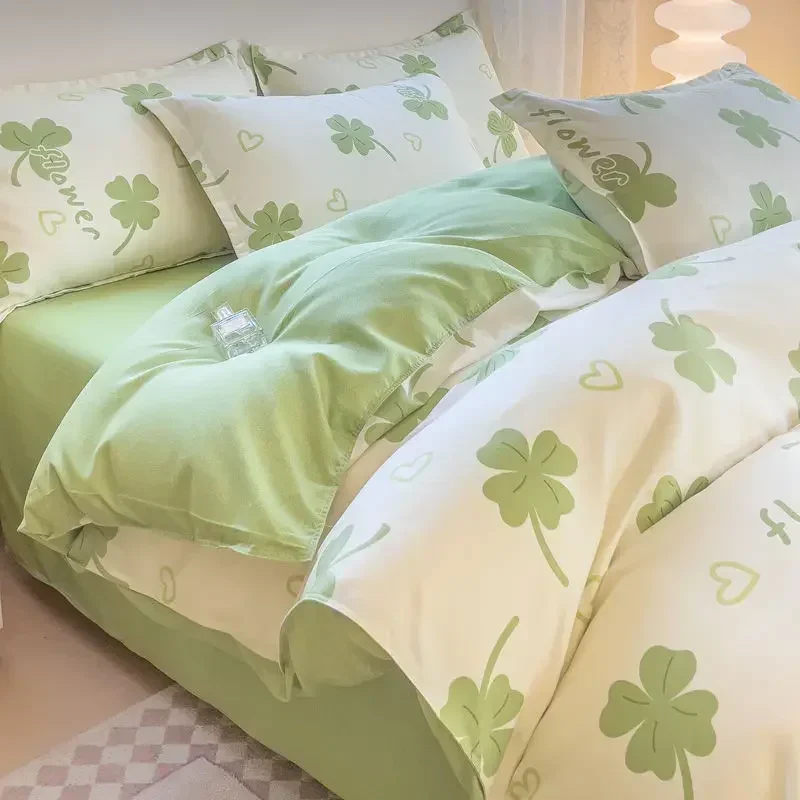 Four-piece Set of Universal Skin-friendly Cotton Sheets for Four Seasons Simple Cartoon Quilt Cover Dormitory Three-piece Set
Four-piece Set of Universal Skin-friendly Cotton Sheets for Four Seasons Simple Cartoon Quilt Cover Dormitory Three-piece Set