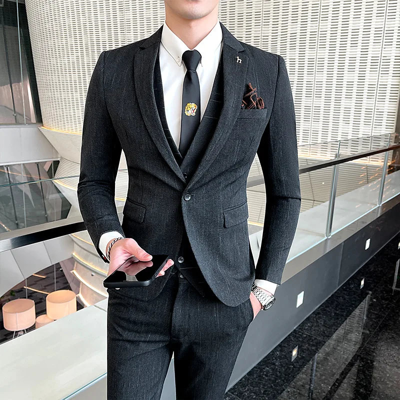 ZX240Men's suit three-piece suit Korean slim fit business men's professional formal suit groom's wedding suit
ZX240Men's suit three-piece suit Korean slim fit business men's professional formal suit groom's wedding suit