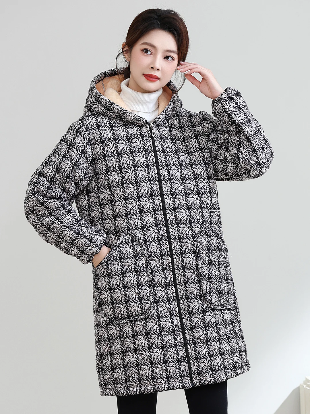Thiened Fce Hooded Zipper Women's Coat Warm Casual Cotton Padded Jaet for Middle-Aged And ly Mothers Winter Wear
Thiened Fce Hooded Zipper Women's Coat Warm Casual Cotton Padded Jaet for Middle-Aged And ly Mothers Winter Wear