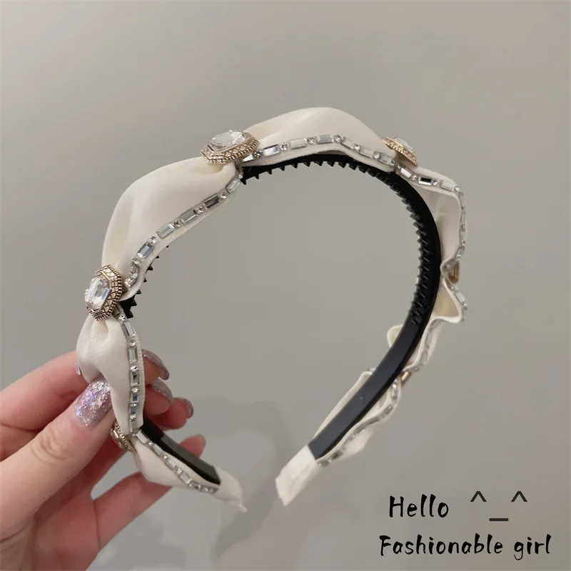 South Korea's Dongdaemun fashion trend 2022 new zircon headband pressure head elegant net red hair accessories headwear female
South Korea's Dongdaemun fashion trend 2022 new zircon headband pressure head elegant net red hair accessories headwear female