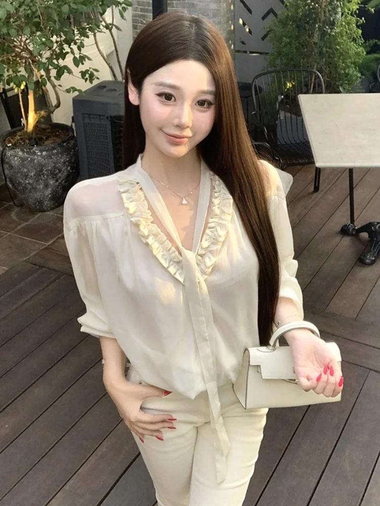 Gentle Wind Style Long Sleeve Loose Fit Thin Shirt Women's V-neck Bow Tie Short Top City Walk Skin-friendly Breathable
Gentle Wind Style Long Sleeve Loose Fit Thin Shirt Women's V-neck Bow Tie Short Top City Walk Skin-friendly Breathable