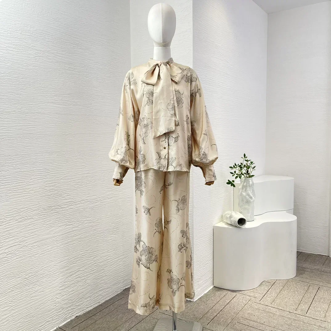 Pure Silk Milk Tea Color High Quality Sketch Illustration Print Women Lantern Sleeve Lace-up Blouse and Wide-leg Pants Set
Pure Silk Milk Tea Color High Quality Sketch Illustration Print Women Lantern Sleeve Lace-up Blouse and Wide-leg Pants Set
