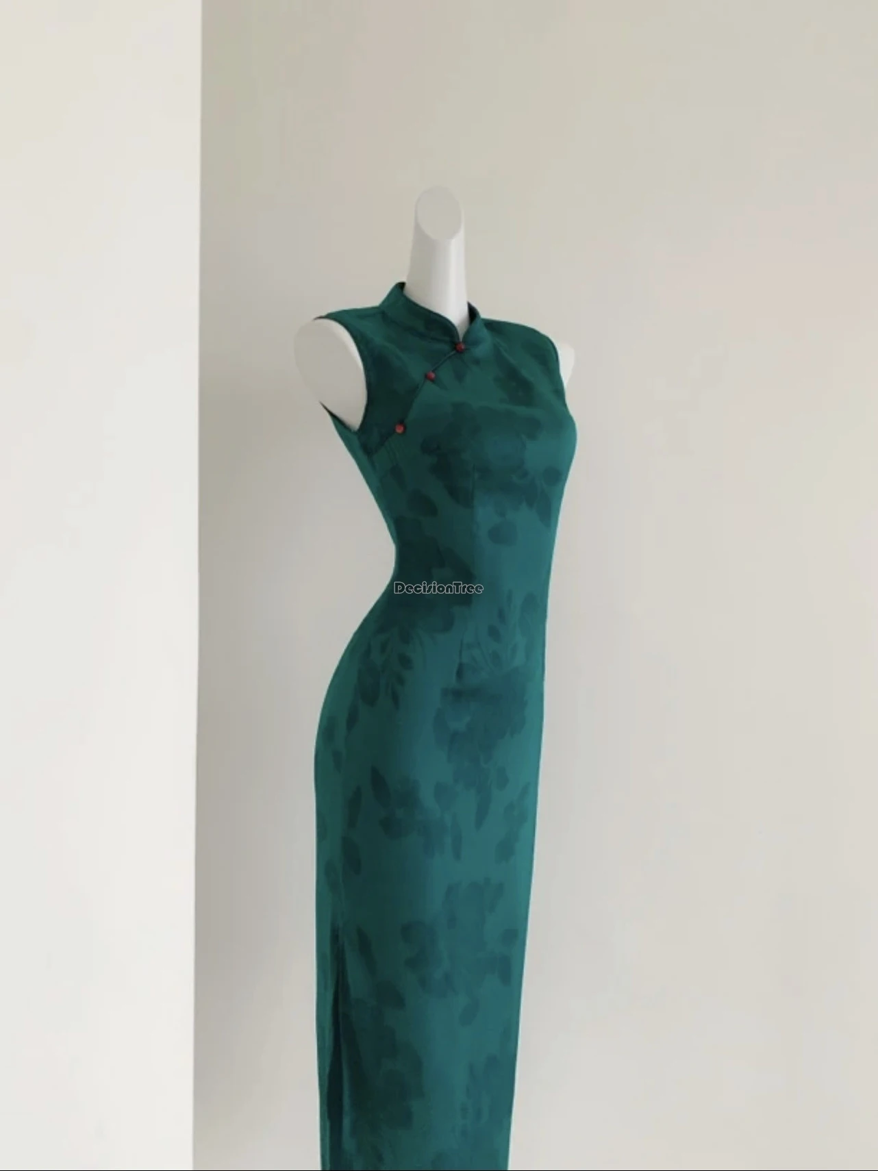 2026New Chinese traditional retro style jacquard printed satin cheongsam stand collar sleeveless slimming women long qipao dress
2026New Chinese traditional retro style jacquard printed satin cheongsam stand collar sleeveless slimming women long qipao dress