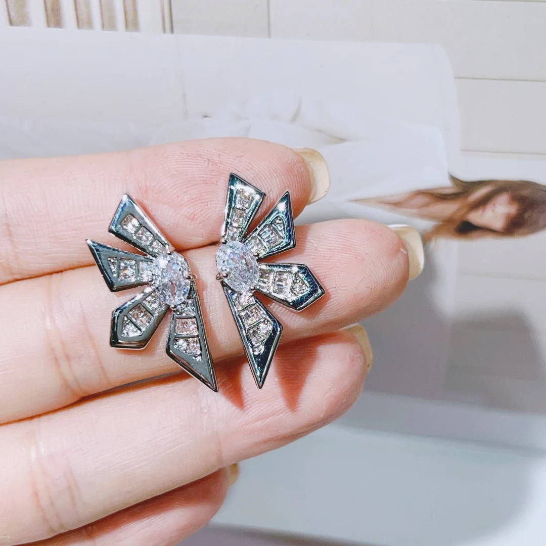 HIBRIDE Temperament Gorgeous Petal-shaped multi-colored white earrings women's dress jewelry set wedding prom holiday gift E168
HIBRIDE Temperament Gorgeous Petal-shaped multi-colored white earrings women's dress jewelry set wedding prom holiday gift E168