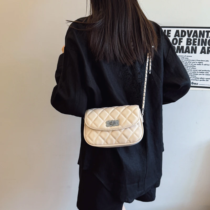 High-End Minimalist Vintage Leather Crossbody Bag For Women Trendy Simple Fashionable Design Letter Logo
High-End Minimalist Vintage Leather Crossbody Bag For Women Trendy Simple Fashionable Design Letter Logo
