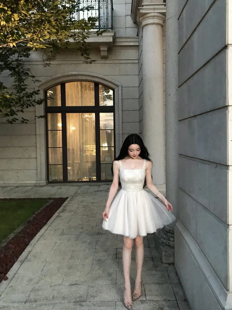 Юбка А-силуэта с высокой талией и кружевной отделкой, утягивающая талию, укороченная, из смеси полиэстера и спандекса
Юбка А-силуэта с высокой талией и кружевной отделкой, утягивающая талию, укороченная, из смеси полиэстера и спандекса