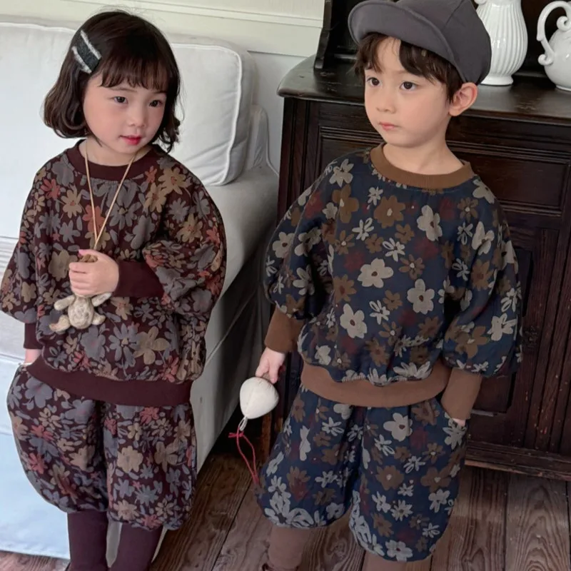 2025 Children's Spring New Flower Round Neck Hoodie Two Piece Set for Boys and Girls' Baby Vertical Leg Pants
2025 Children's Spring New Flower Round Neck Hoodie Two Piece Set for Boys and Girls' Baby Vertical Leg Pants