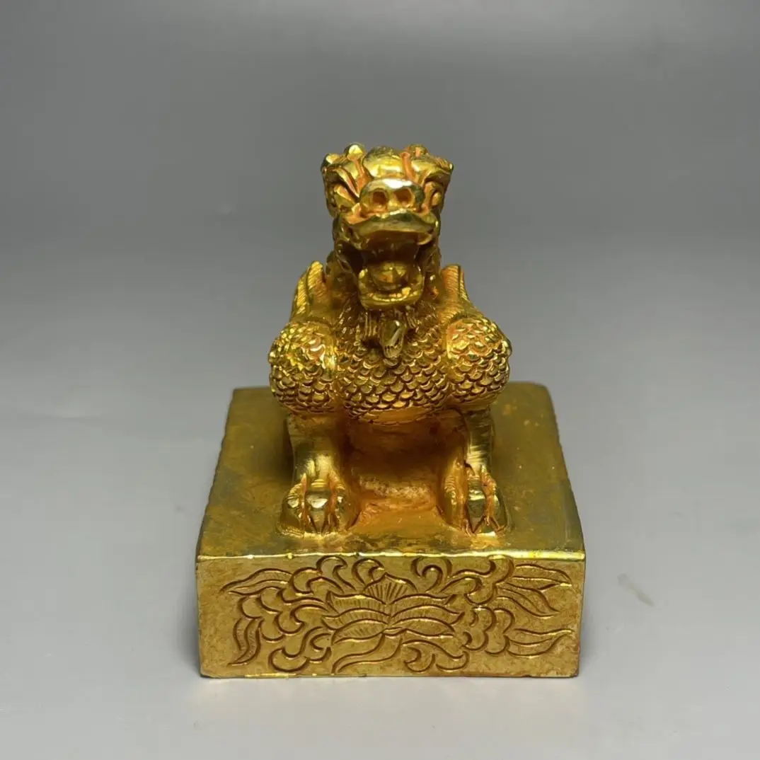 Antique gilt solid auspicious beast divine beast gold ingot seal study paperweight antique retro ornament collection
Antique gilt solid auspicious beast divine beast gold ingot seal study paperweight antique retro ornament collection