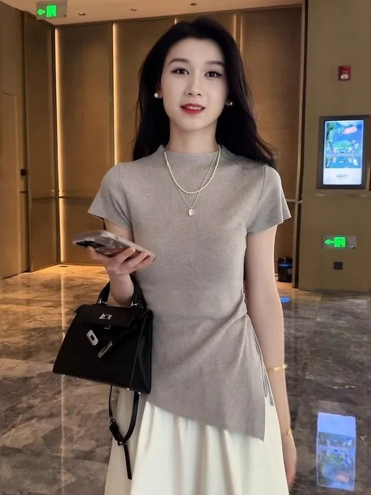 Slim Fit Ice Silk Knitted Sweater Women's Short Sleeve Backless Hollow out Design Fashionable Commute Style round Neck Top
Slim Fit Ice Silk Knitted Sweater Women's Short Sleeve Backless Hollow out Design Fashionable Commute Style round Neck Top