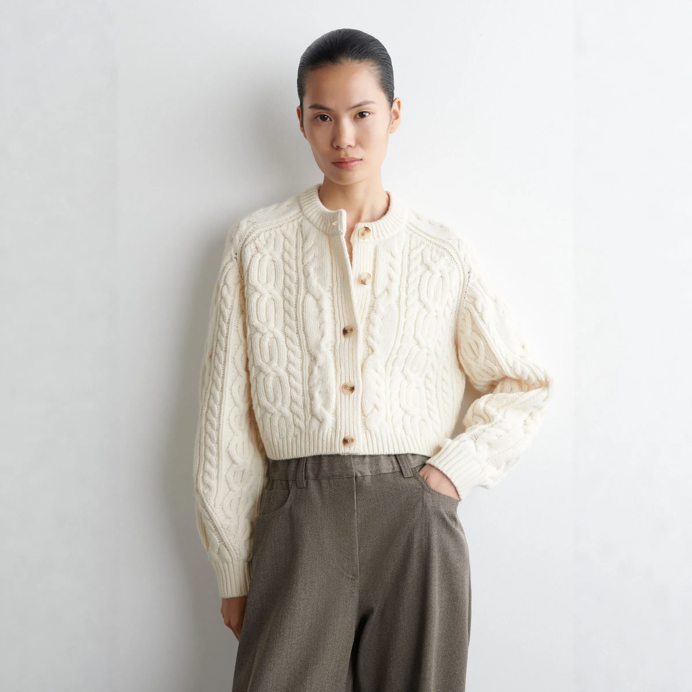 XIMIAN APPAREL 2026 cosmod spring new style of women's Standard style three-dimensional twisted Beige wool blend cardigan
XIMIAN APPAREL 2026 cosmod spring new style of women's Standard style three-dimensional twisted Beige wool blend cardigan