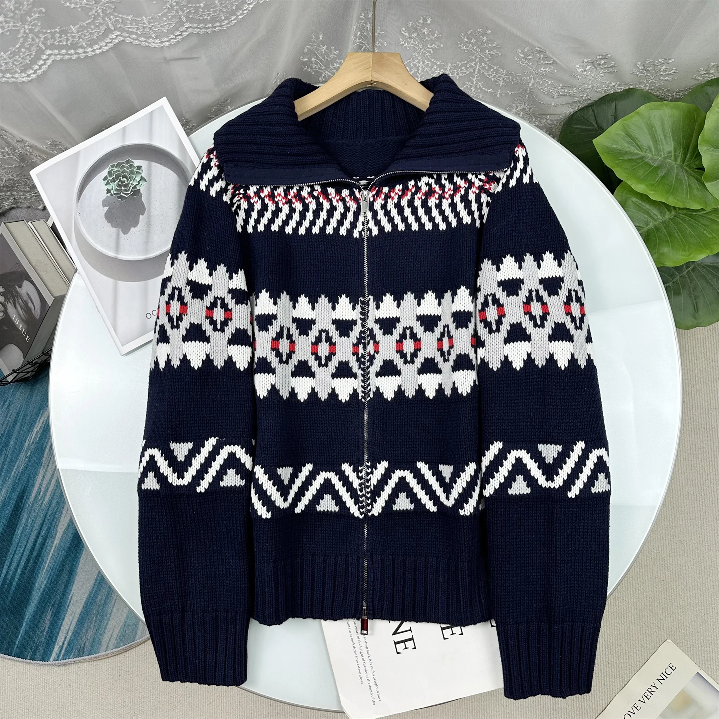 Fair Isle Collar Knitted Sweater Women's Geometric Pattern Winter New Style Vintage Fashion Long Sleeve Zipper Cardigan Coat
Fair Isle Collar Knitted Sweater Women's Geometric Pattern Winter New Style Vintage Fashion Long Sleeve Zipper Cardigan Coat