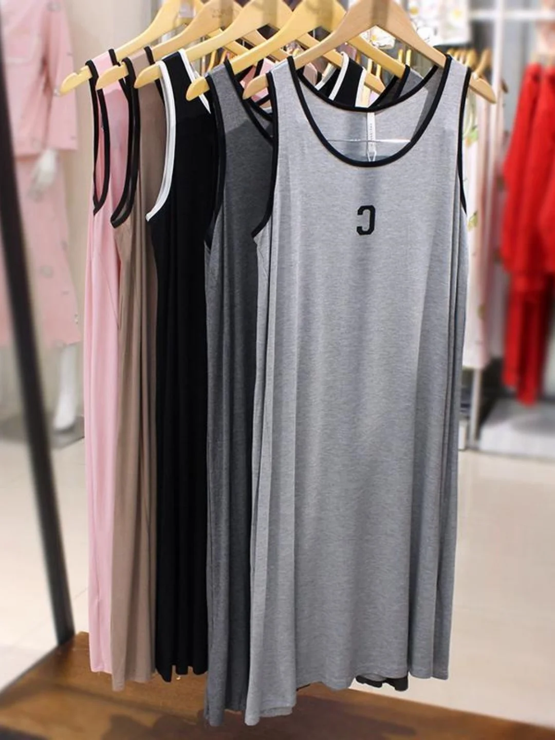 Simple round Neck Sleeveless Summer Thin Vest Length Sleepwear Comfortable Loose Home Clothes for plus Size up to 300 Pounds
Simple round Neck Sleeveless Summer Thin Vest Length Sleepwear Comfortable Loose Home Clothes for plus Size up to 300 Pounds