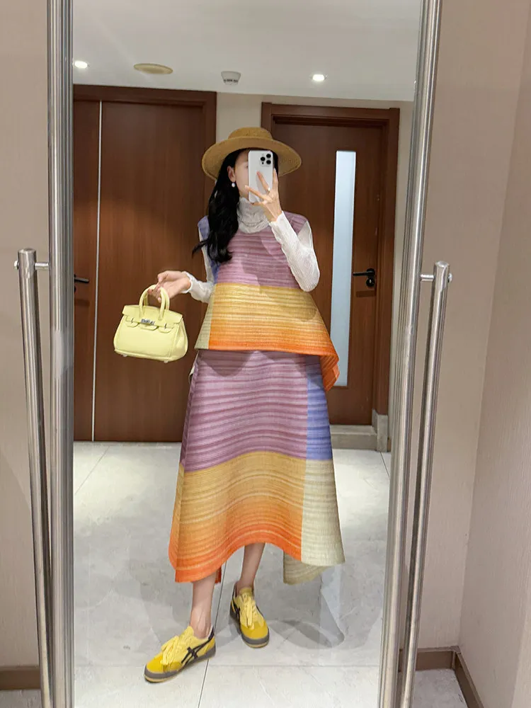 Plus Size Women 2-Piece Set Summer 2026 Block-Colour Patterned Sleeveless T-Shirt Pleated Loose-Fit Skirt Fashion Female Set
Plus Size Women 2-Piece Set Summer 2026 Block-Colour Patterned Sleeveless T-Shirt Pleated Loose-Fit Skirt Fashion Female Set