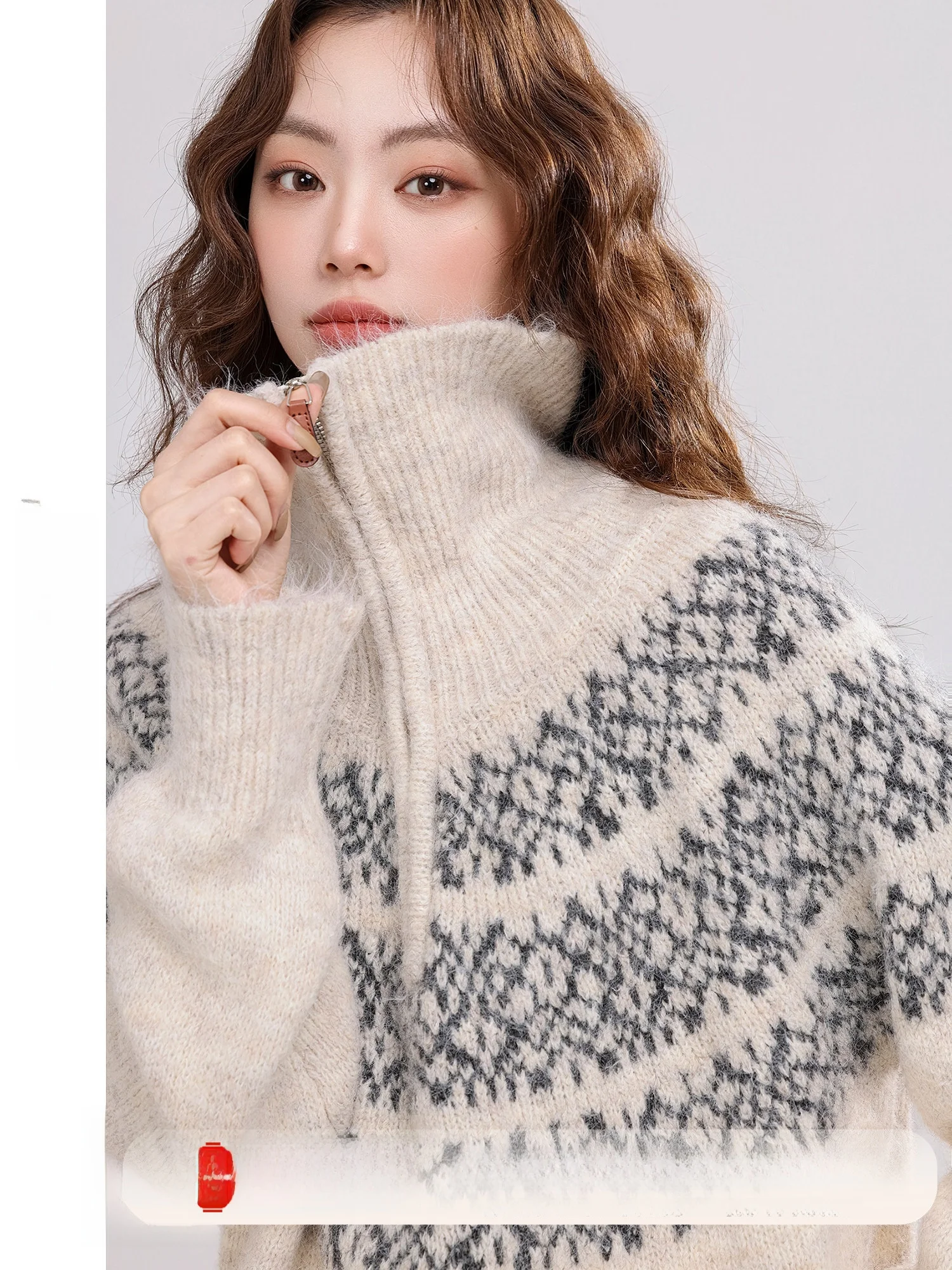 Мягкий уютный свободный женский свитер в повседневном стиле, новый зимний модный вариант для работы и отдыха, с высоким воротником, длинными рукавами, из полиэфирного волокна
Мягкий уютный свободный женский свитер в повседневном стиле, новый зимний модный вариант для работы и отдыха, с высоким воротником, длинными рукавами, из полиэфирного волокна