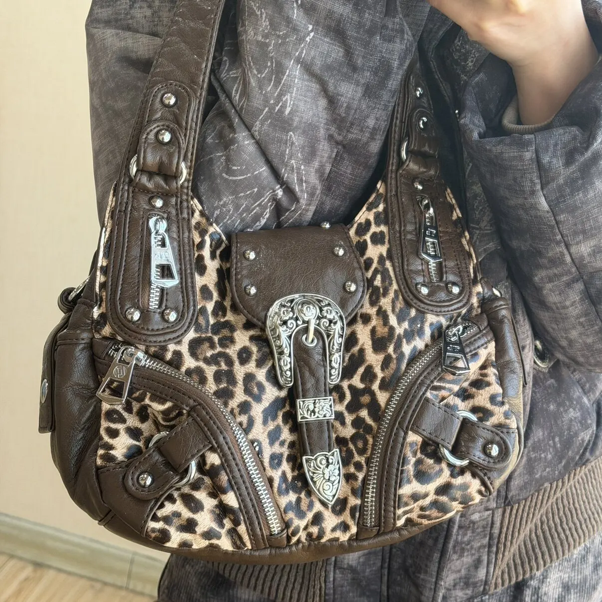 Designer Brand New High Quality Vintage Leopard Print Motorcycle Bag Women's Shoulder Crossbody Bag Large Capacity Сумка Женская
Designer Brand New High Quality Vintage Leopard Print Motorcycle Bag Women's Shoulder Crossbody Bag Large Capacity Сумка Женская