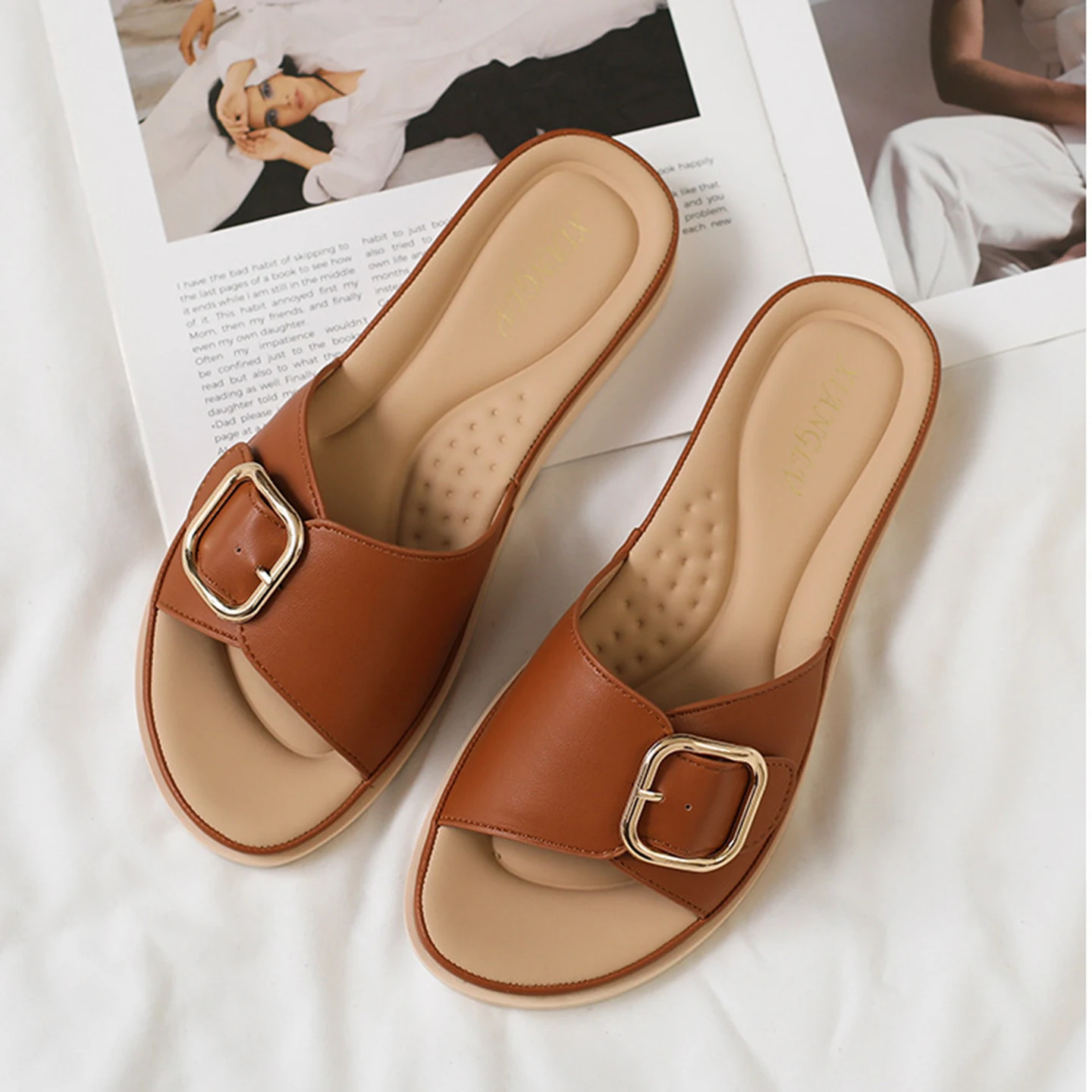 Elegant Retro Brand Designer Summer Casual Metal Women Lightweight Non-Slip Beach Flat Slippers Casual Elegant Soft sole shoes
Elegant Retro Brand Designer Summer Casual Metal Women Lightweight Non-Slip Beach Flat Slippers Casual Elegant Soft sole shoes