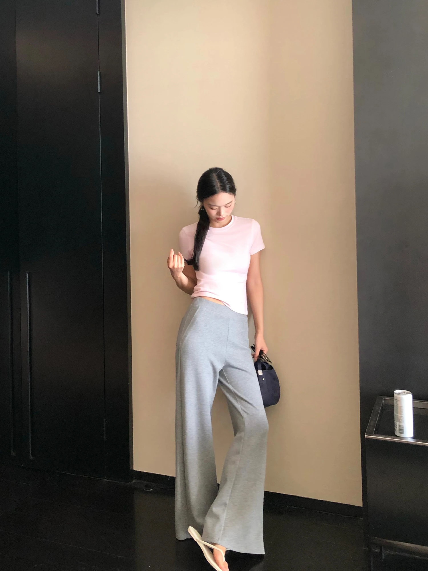 Pusumede High Waist Wide Leg Casual Pants Women Loose Straight Cut Sweatpants Draping Long Trousers Comfortable Casual Trousers
Pusumede High Waist Wide Leg Casual Pants Women Loose Straight Cut Sweatpants Draping Long Trousers Comfortable Casual Trousers