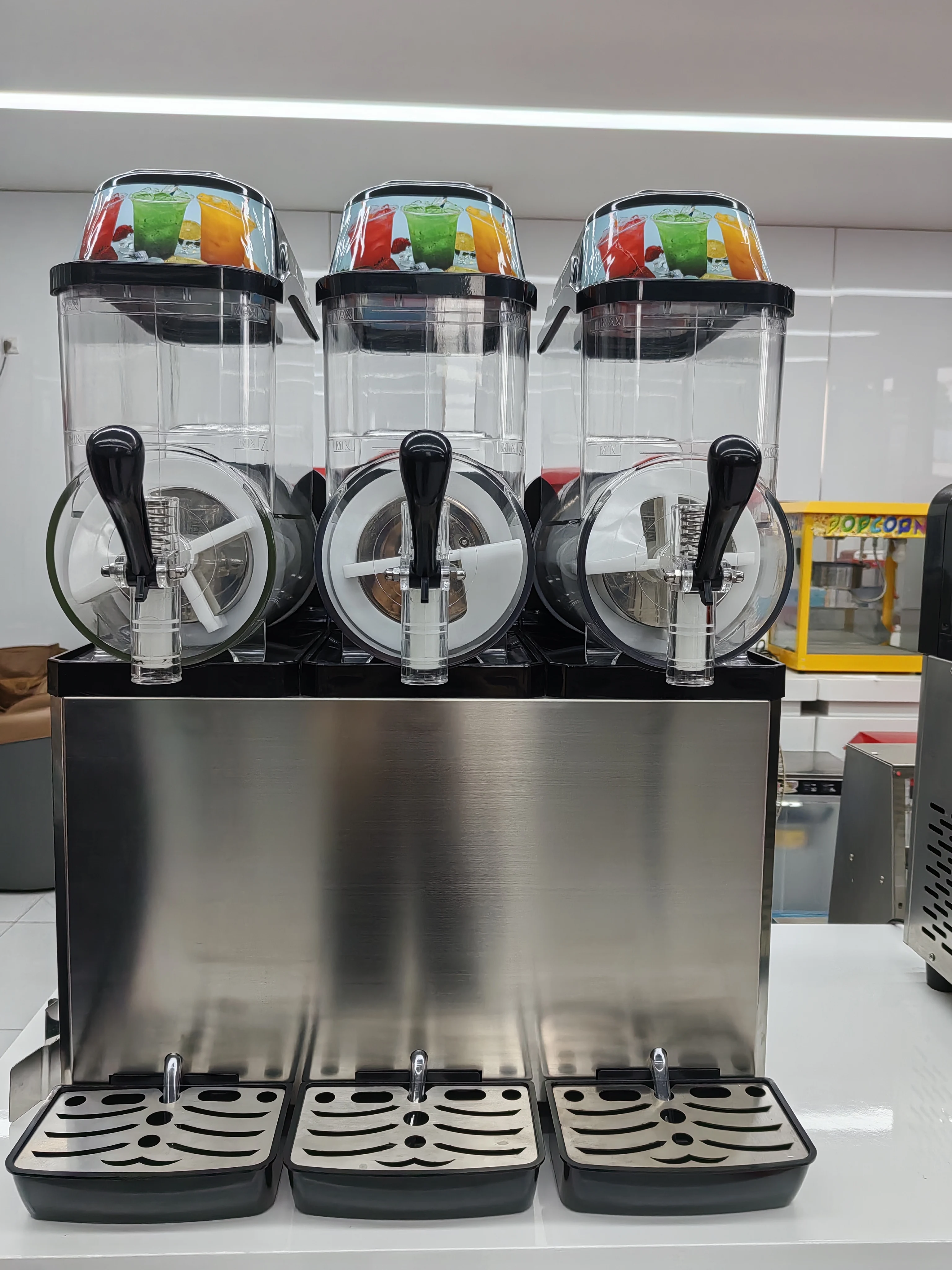 Factory Price New 3 Tanks High Stainless Steel CE Certified 220V Slush Machine Commercial Frozen Drinks Ice Beverage
Factory Price New 3 Tanks High Stainless Steel CE Certified 220V Slush Machine Commercial Frozen Drinks Ice Beverage