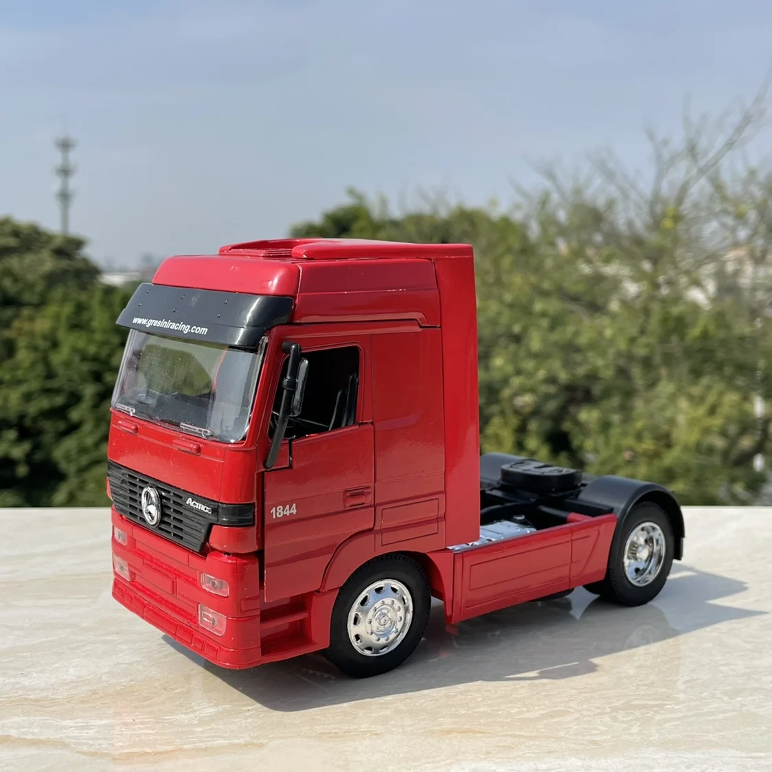 New To The Special Die casting Metal 1/32 German Heavy duty Truck Model Furniture Show Collection Toys For Children
New To The Special Die casting Metal 1/32 German Heavy duty Truck Model Furniture Show Collection Toys For Children