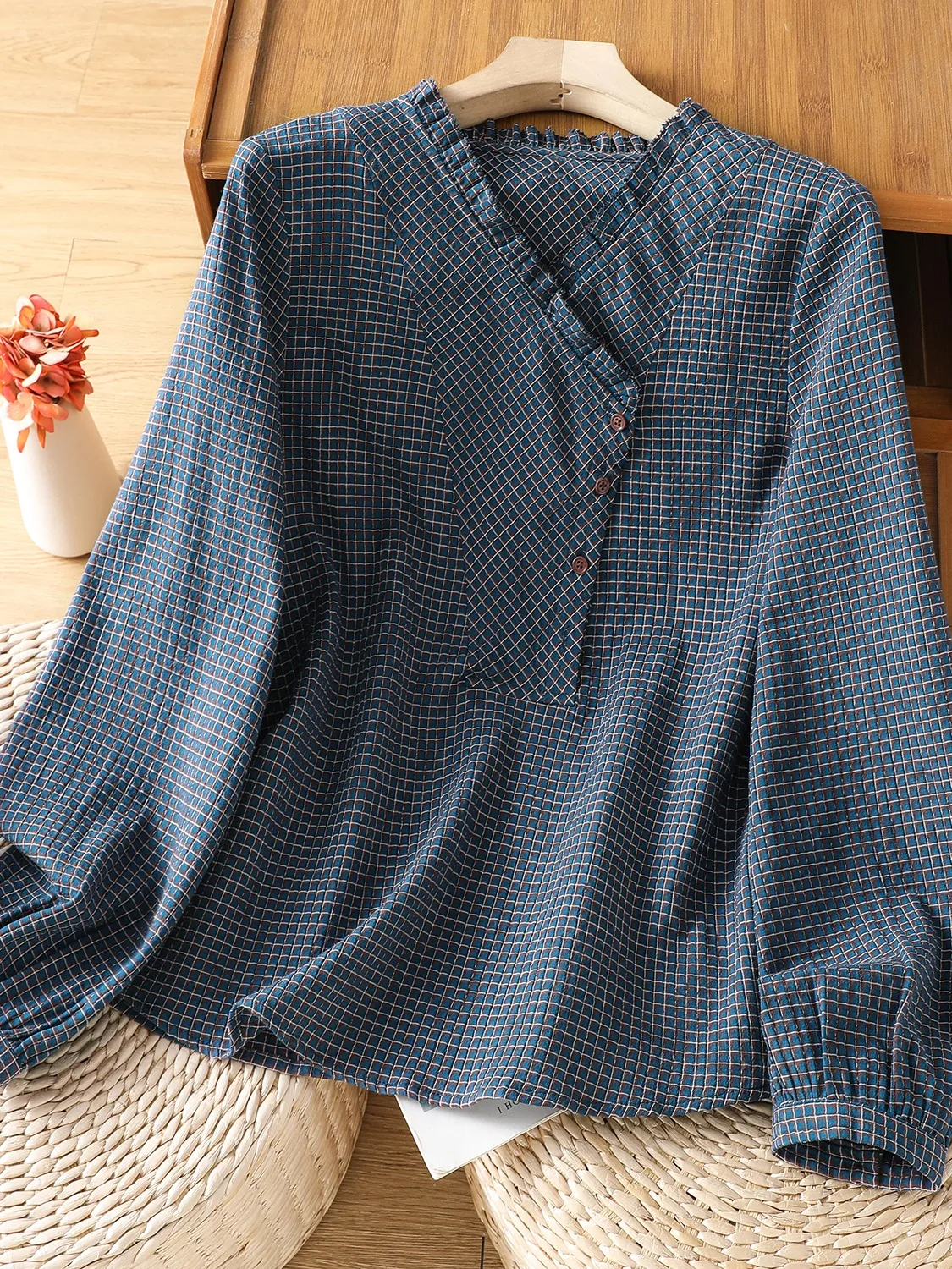 Retro Plaid V-Neck Shirt Women's Design Sensation Delicate Pure Cotton Long Sleeve Blouse Spring Autumn Fashion Commute Style
Retro Plaid V-Neck Shirt Women's Design Sensation Delicate Pure Cotton Long Sleeve Blouse Spring Autumn Fashion Commute Style
