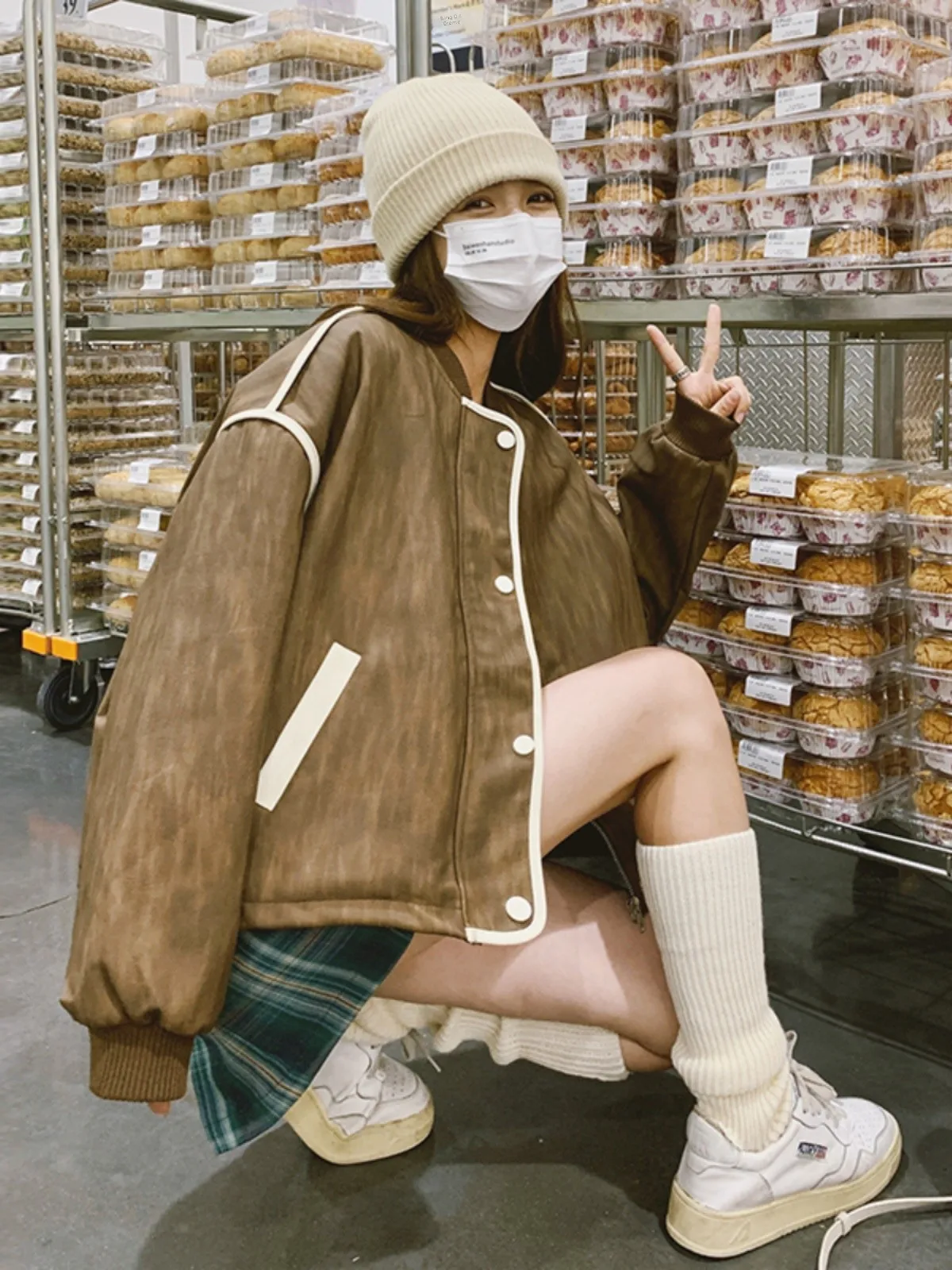 Women's Thickened Cotton Lined Motorcycle Jacket Short Style Winter New Retro Biker Coat Zipper Closure Collar Straight Cut
Women's Thickened Cotton Lined Motorcycle Jacket Short Style Winter New Retro Biker Coat Zipper Closure Collar Straight Cut