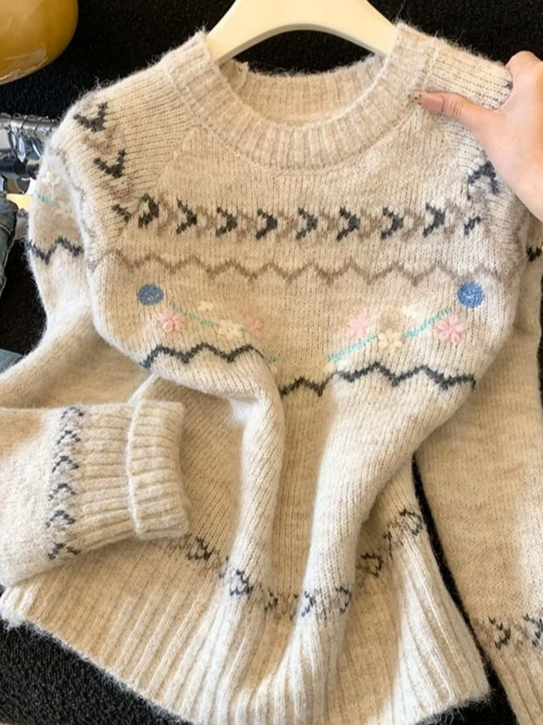 Retro Korean Style Fair Isle Knitted Long Sleeve Thick Warm Casual Sweater Women's Autumn Winter New Style Overhead Top
Retro Korean Style Fair Isle Knitted Long Sleeve Thick Warm Casual Sweater Women's Autumn Winter New Style Overhead Top