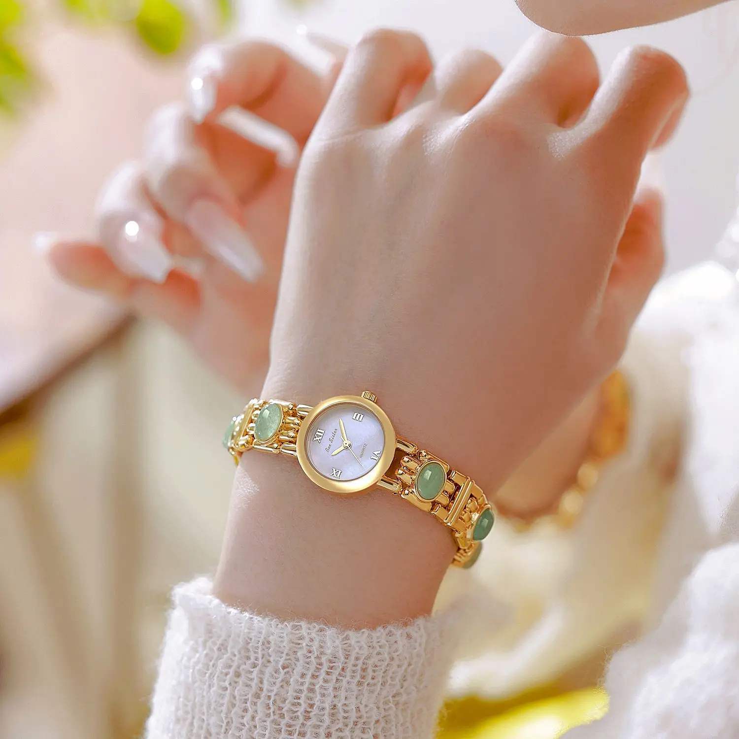 New Luxury Brand Women Watch Premium Accessories Dongling Stone Chain Watches Waterproof Ladies Fashion Quartz Wristwatches Gift
New Luxury Brand Women Watch Premium Accessories Dongling Stone Chain Watches Waterproof Ladies Fashion Quartz Wristwatches Gift