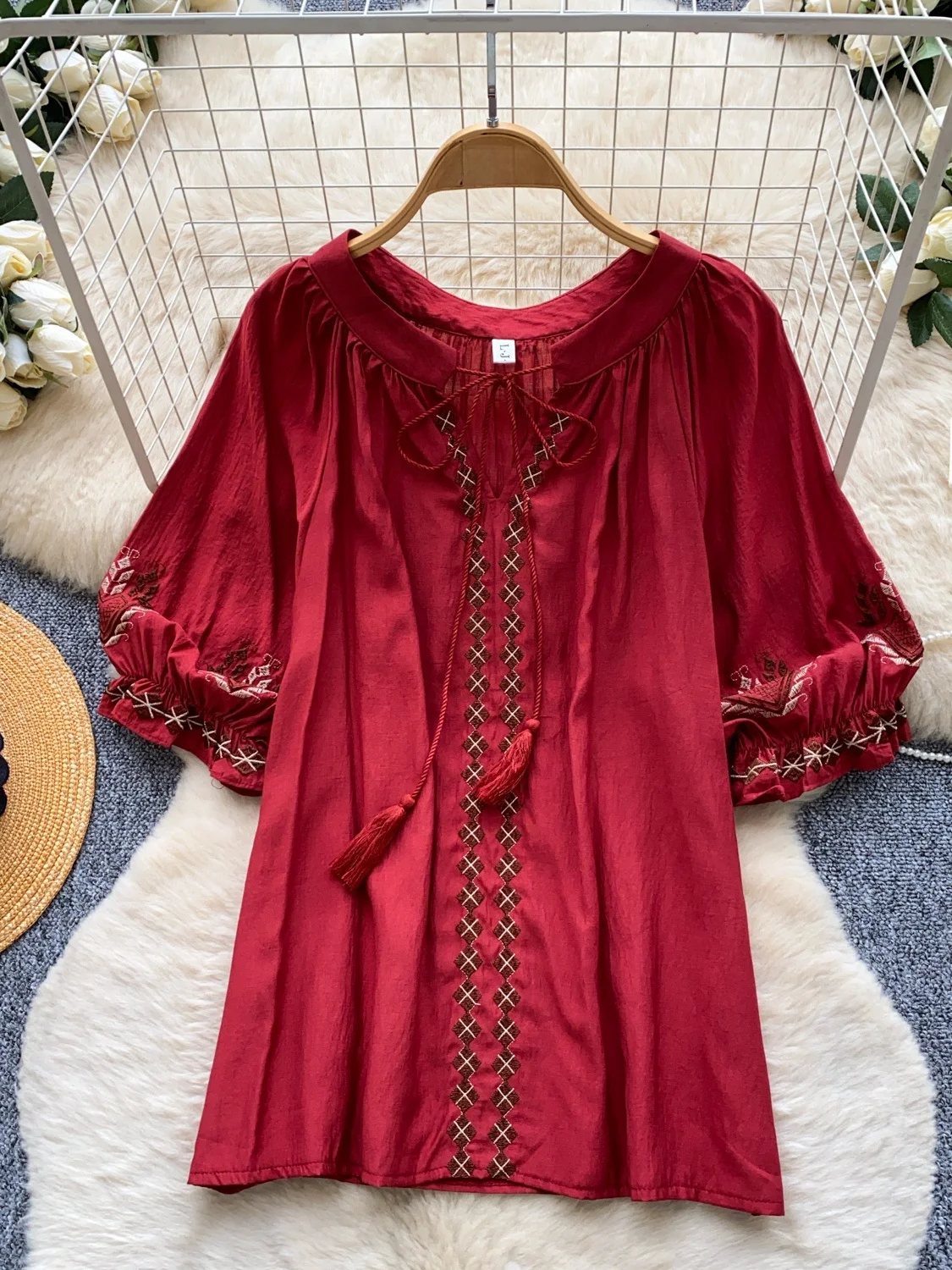 Elegant Red Embroidered Bubble Sleeve Shirt Women's Loose Doll Style Top Commute New Spring Fashion Breathable Polyester Fiber
Elegant Red Embroidered Bubble Sleeve Shirt Women's Loose Doll Style Top Commute New Spring Fashion Breathable Polyester Fiber