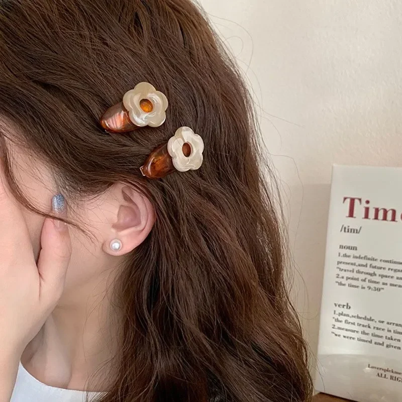 New Girl Side Flower Small Size Edge Clip Acrylic Material Sweet and Cute New Design Beautiful Girl's Favorite Hair Accessories
New Girl Side Flower Small Size Edge Clip Acrylic Material Sweet and Cute New Design Beautiful Girl's Favorite Hair Accessories