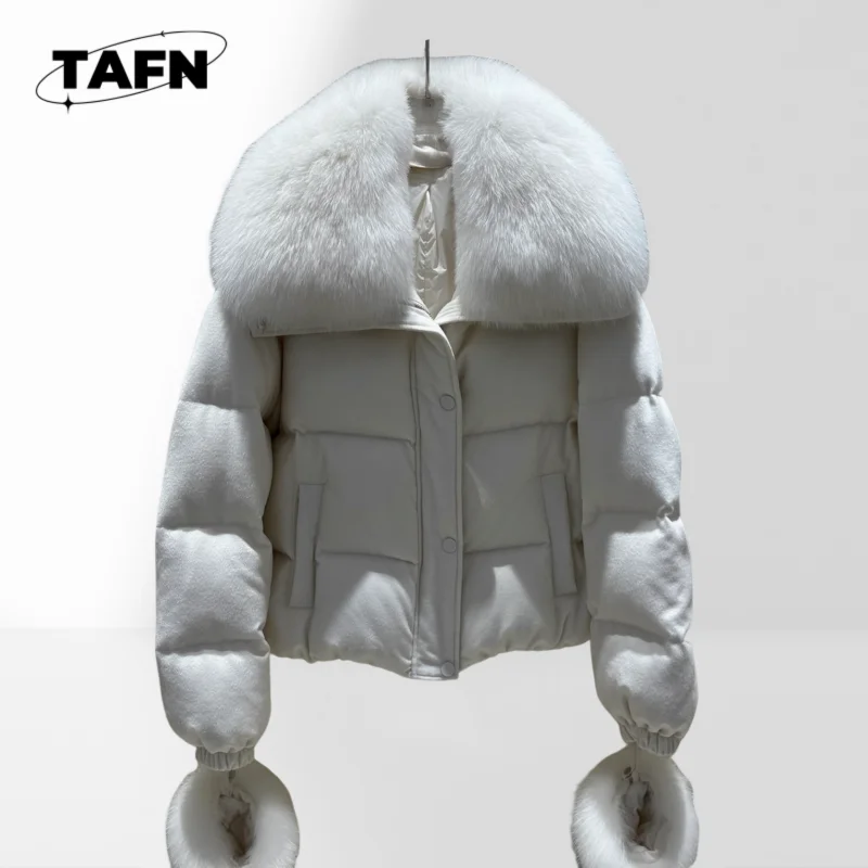 Warm Winter Coats for Women, Stylish and Comfortable Outerwear High-Quality Windbreakers for Women AK0505
Warm Winter Coats for Women, Stylish and Comfortable Outerwear High-Quality Windbreakers for Women AK0505