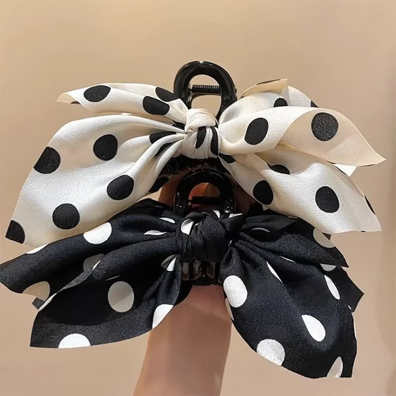 Korean Style Large Bow Hair Claw Wave Point Printed Elegant Retro Princess Style Hair Claw Back Of The Head Disc Hair Shark Clip
Korean Style Large Bow Hair Claw Wave Point Printed Elegant Retro Princess Style Hair Claw Back Of The Head Disc Hair Shark Clip