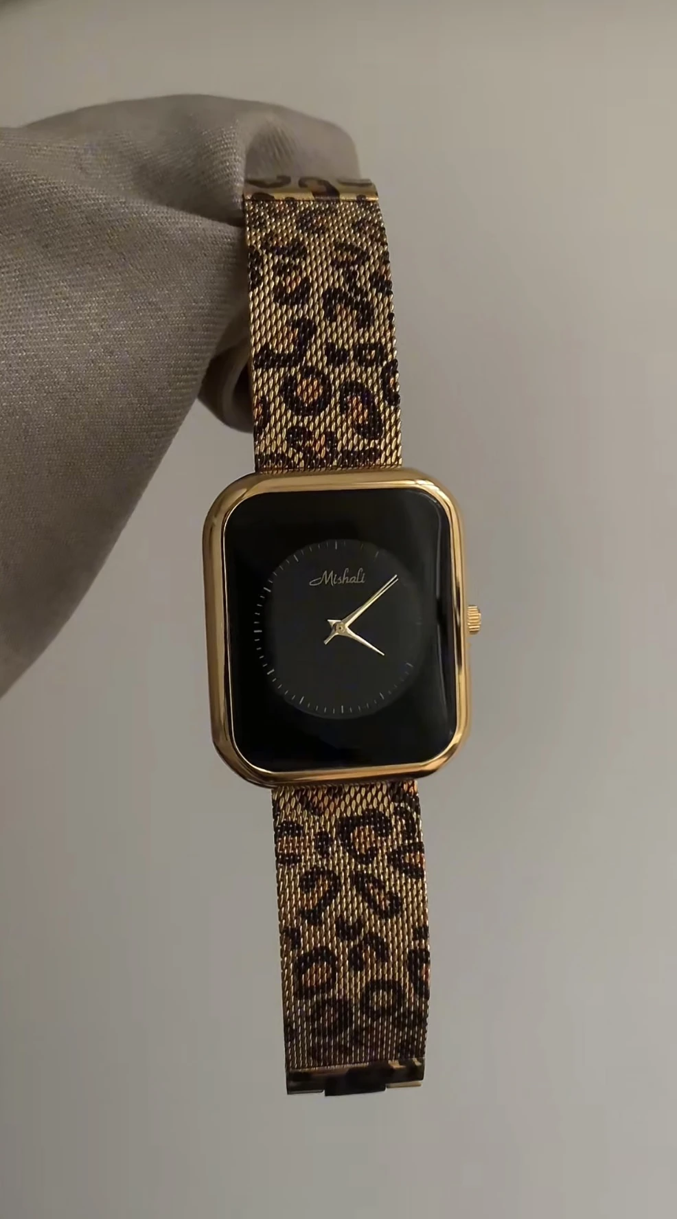 Square Steel Band Watch With Leopard Print Large Dial Fashionable And HighEnd Women'S Watch, Trendy Women'S Watch, Women'S Gift.
Square Steel Band Watch With Leopard Print Large Dial Fashionable And HighEnd Women'S Watch, Trendy Women'S Watch, Women'S Gift.