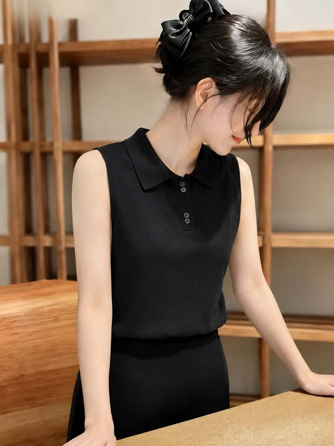 Fashionable Minimalist Color Versatile Sleeveless Ice Silk Knitted Vest Women's Slim Fit Summer Soft Versatile Top
Fashionable Minimalist Color Versatile Sleeveless Ice Silk Knitted Vest Women's Slim Fit Summer Soft Versatile Top
