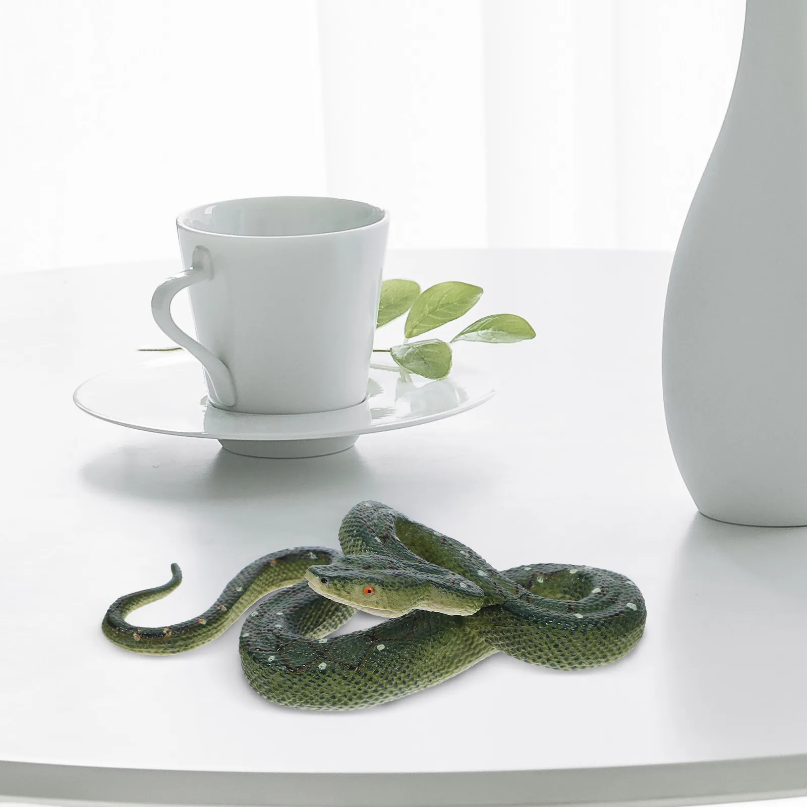 Green Simulation Plastic Snake High Realism Scary Halloween Decoration Prank Prop Home Decor Fake Snake Spoofing
Green Simulation Plastic Snake High Realism Scary Halloween Decoration Prank Prop Home Decor Fake Snake Spoofing